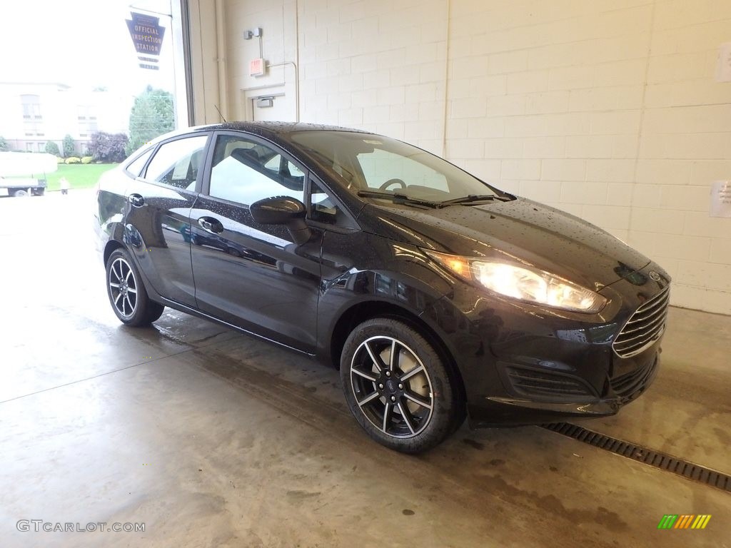 2018 Fiesta SE Sedan - Shadow Black / Charcoal Black photo #1