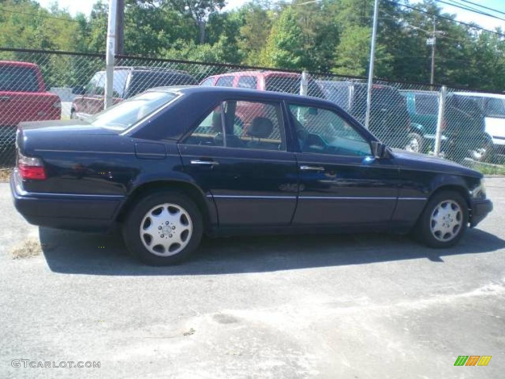 1994 E 320 Sedan - Midnight Blue / Palomino photo #7