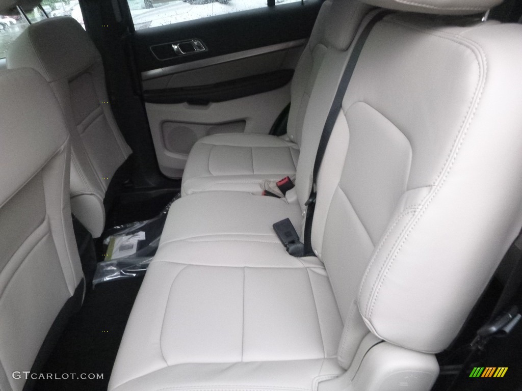 Medium Stone Interior 2019 Ford Explorer XLT 4WD Photo #129754298