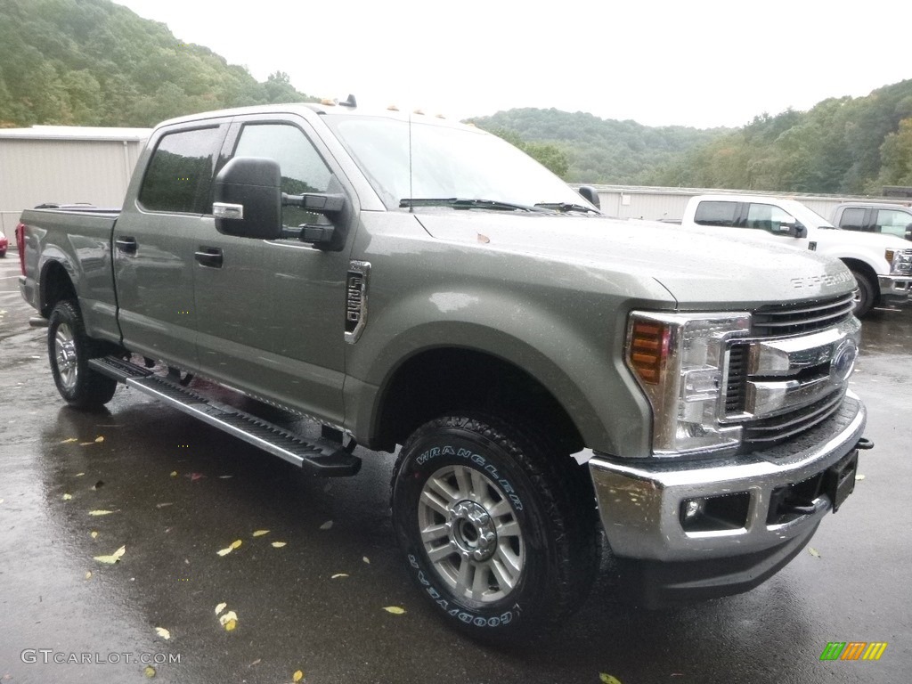 2019 F250 Super Duty XLT Crew Cab 4x4 - Silver Spruce / Camel photo #3