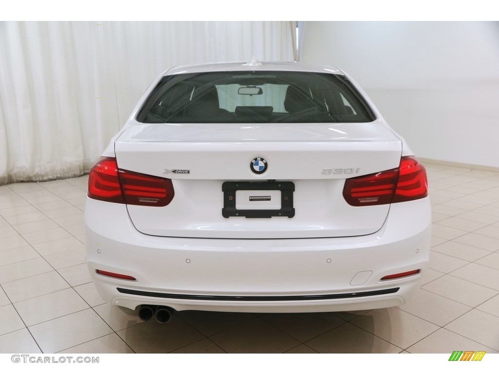 2018 3 Series 330i xDrive Sedan - Mineral White Metallic / Black photo #22