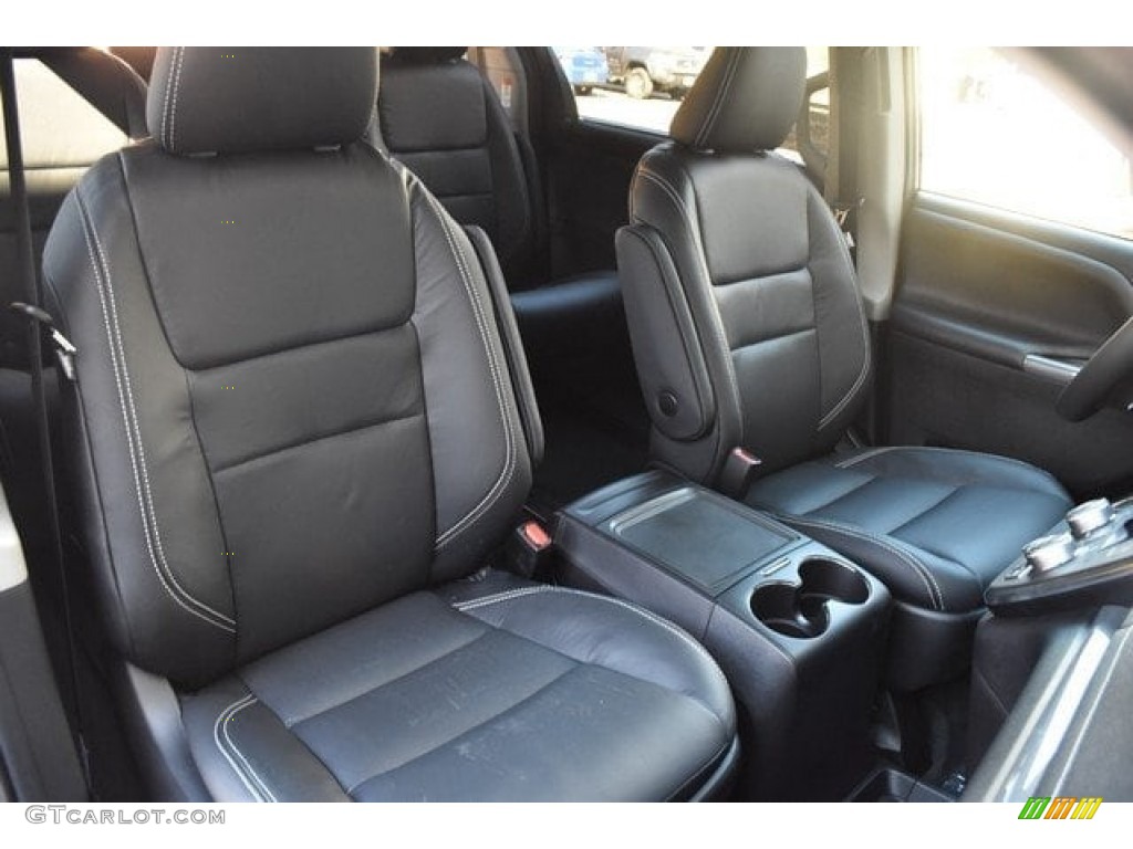 2019 Toyota Sienna SE AWD Front Seat Photos