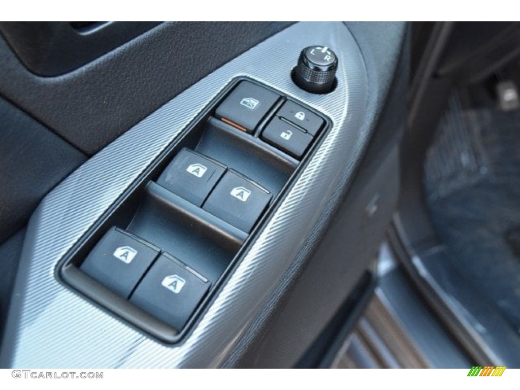 2019 Toyota Sienna SE AWD Controls Photo #129765380