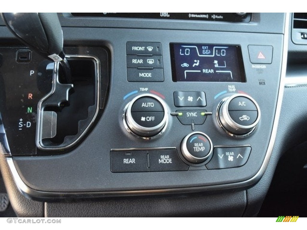 2019 Toyota Sienna SE AWD Controls Photo #129765476