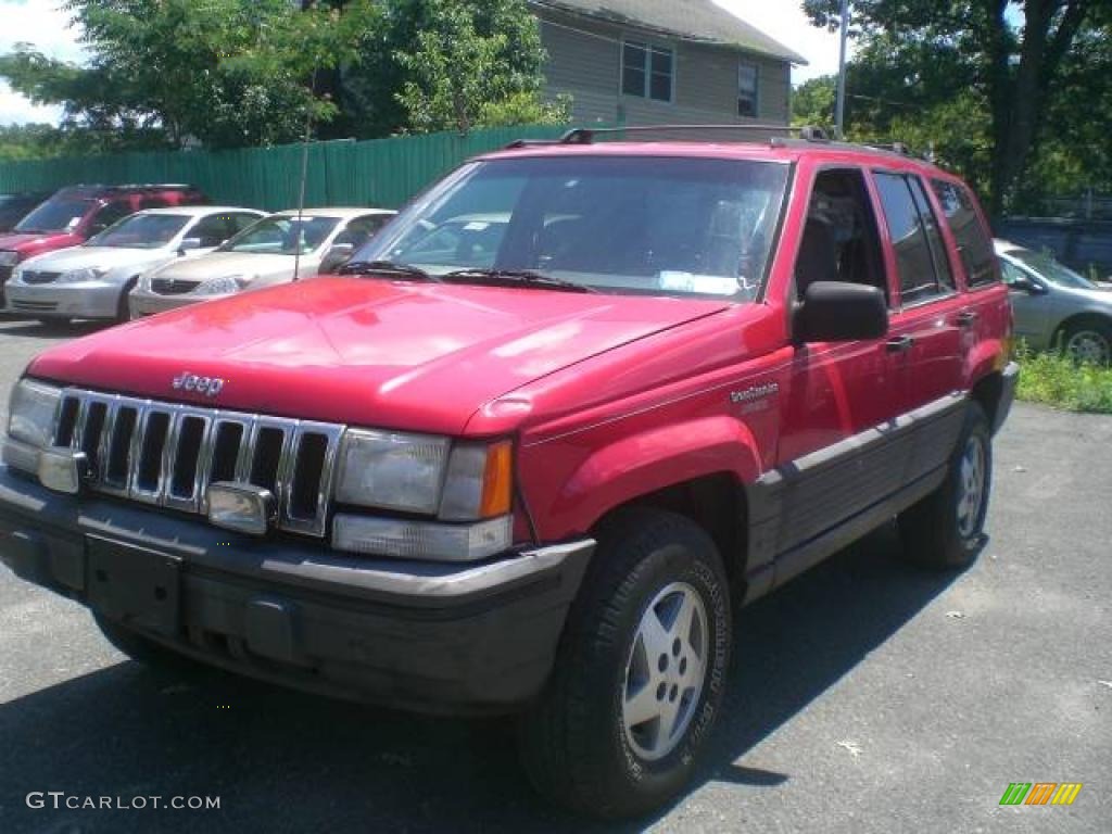 1995 Grand Cherokee SE 4x4 - Flame Red / Gray photo #3