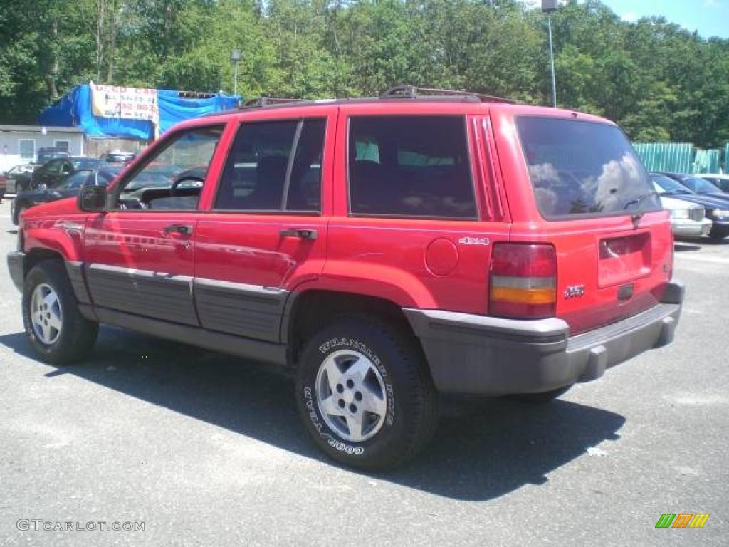 1995 Grand Cherokee SE 4x4 - Flame Red / Gray photo #5