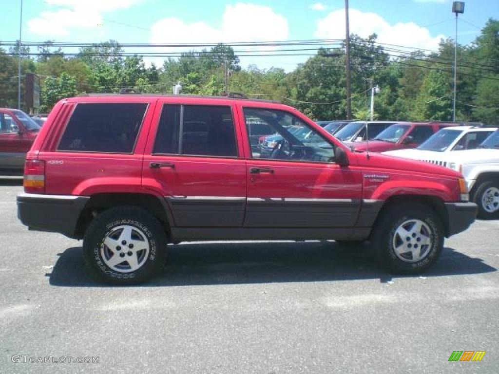 1995 Grand Cherokee SE 4x4 - Flame Red / Gray photo #8