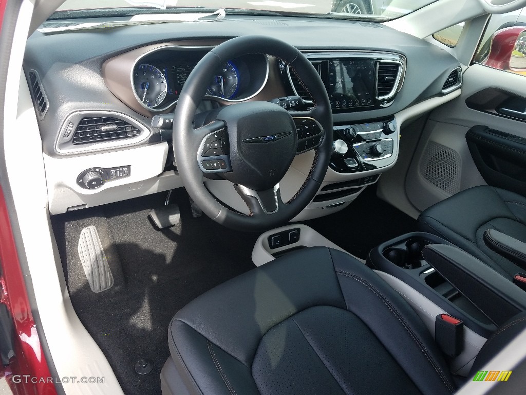 2019 Chrysler Pacifica Touring L Front Seat Photo #129771654