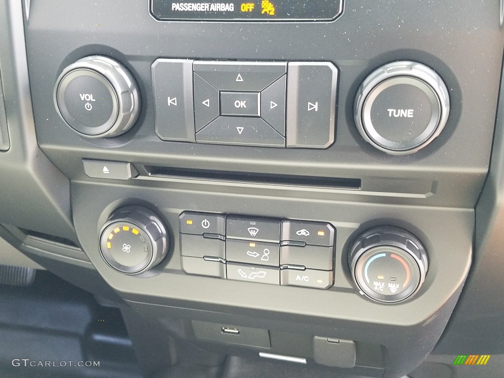 2018 F150 XL SuperCrew - Ingot Silver / Earth Gray photo #16