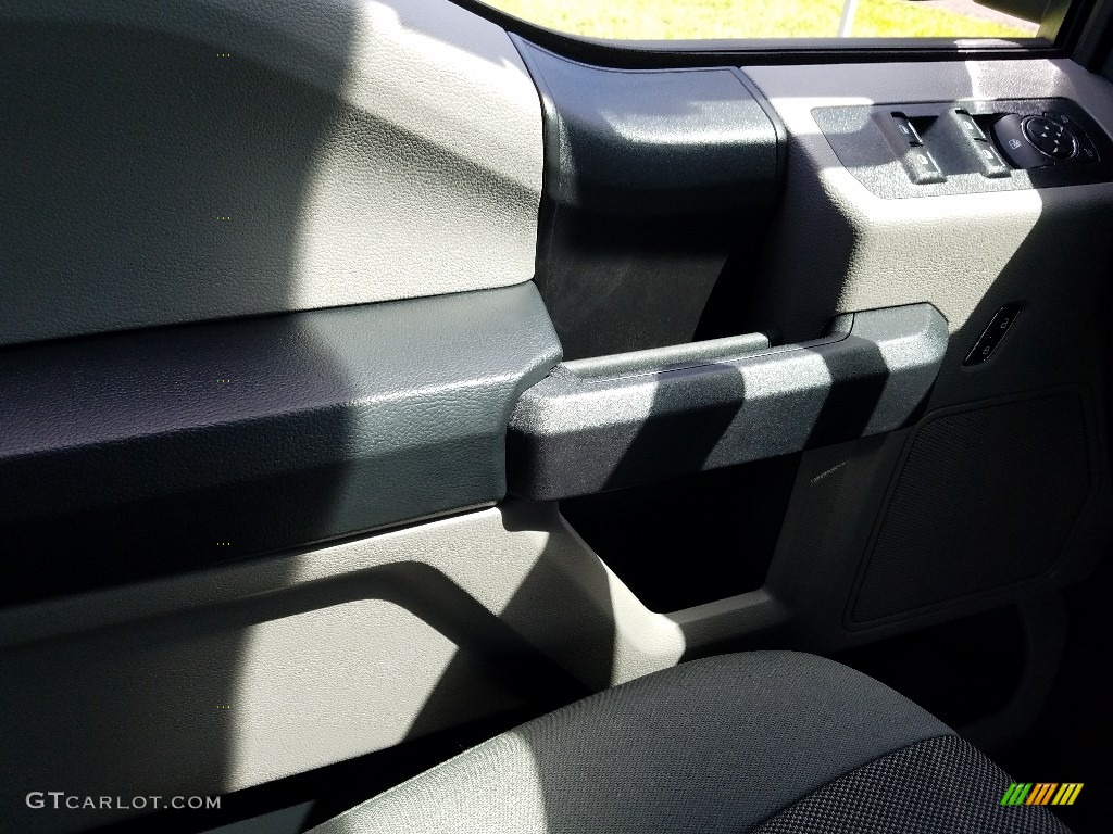 2018 F150 XL SuperCrew - Ingot Silver / Earth Gray photo #17