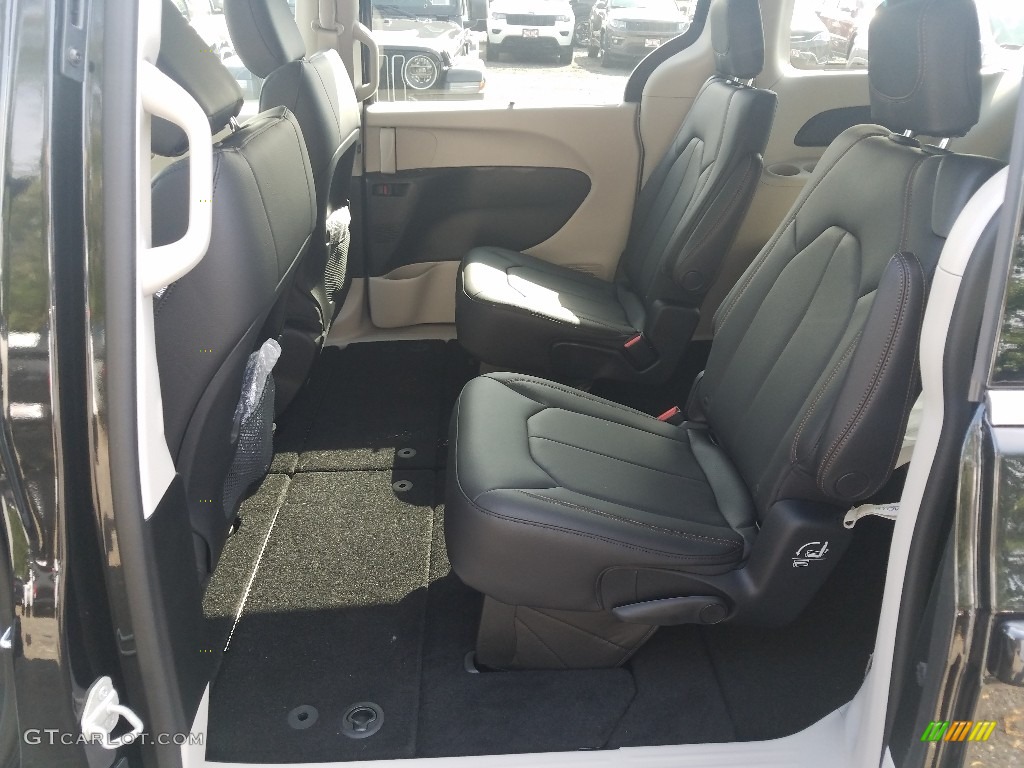 Black/Alloy Interior 2019 Chrysler Pacifica Touring L Photo #129772110
