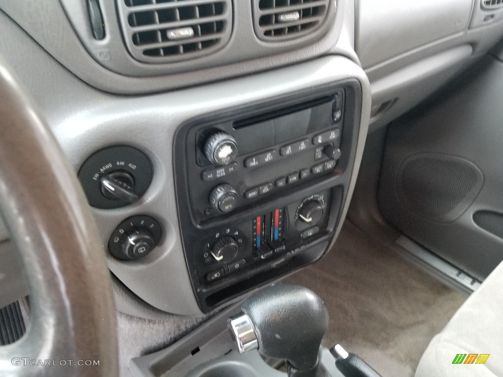 2005 TrailBlazer LS 4x4 - Silverstone Metallic / Light Gray photo #13