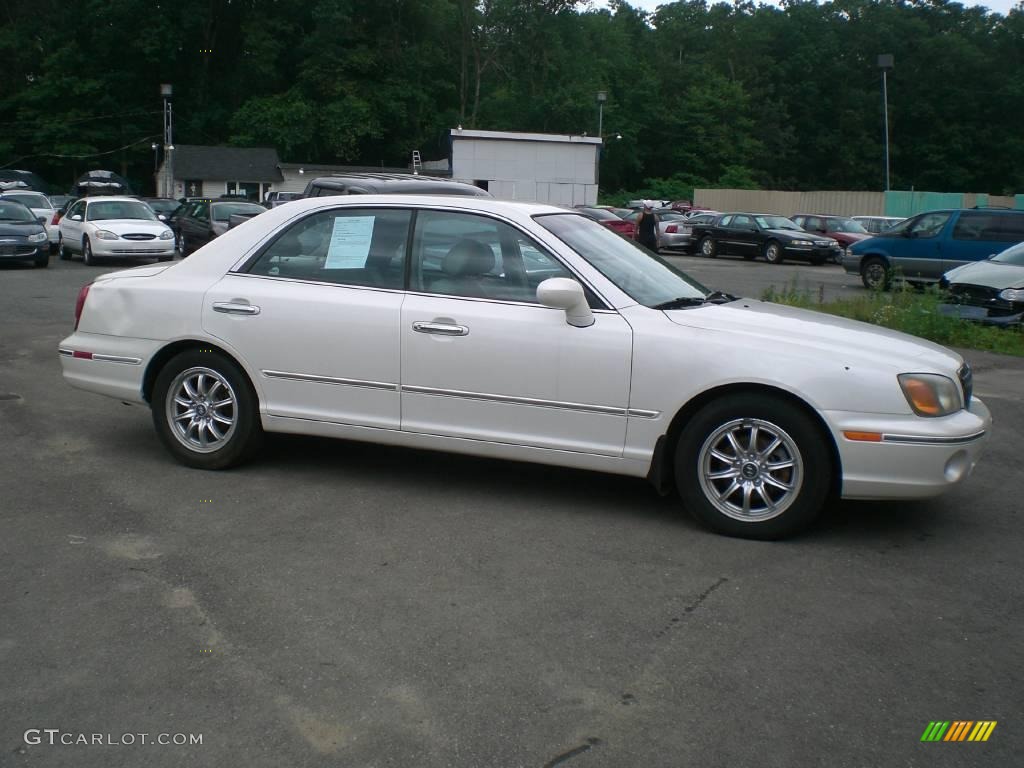 2002 XG350 Sedan - Ivory White Pearl / Beige photo #5
