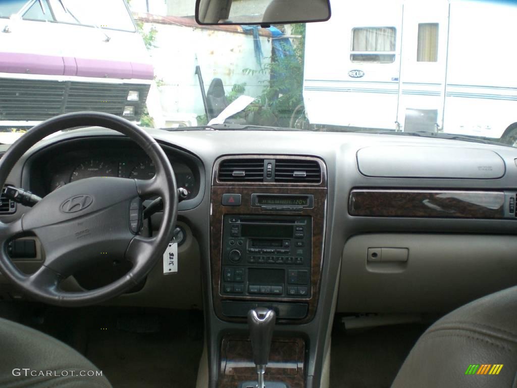 2002 XG350 Sedan - Ivory White Pearl / Beige photo #9