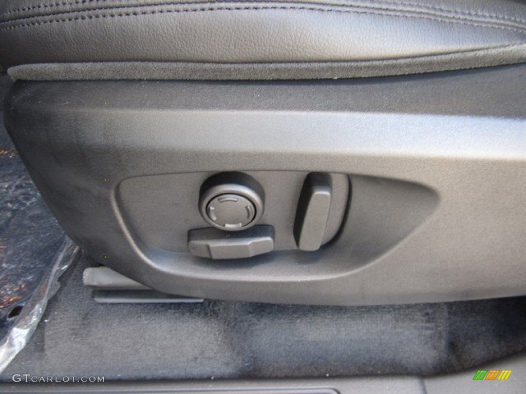 2019 Land Rover Discovery Sport HSE Controls Photo #129793357