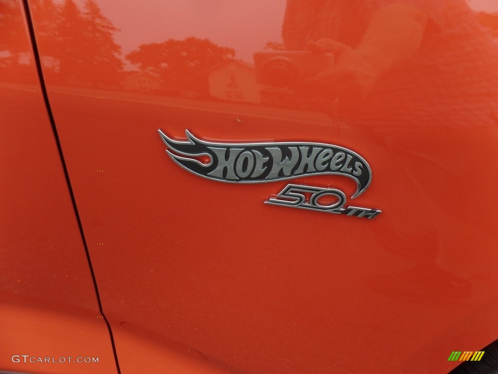 2018 Chevrolet Camaro LT Coupe Hot Wheels Package Marks and Logos Photos