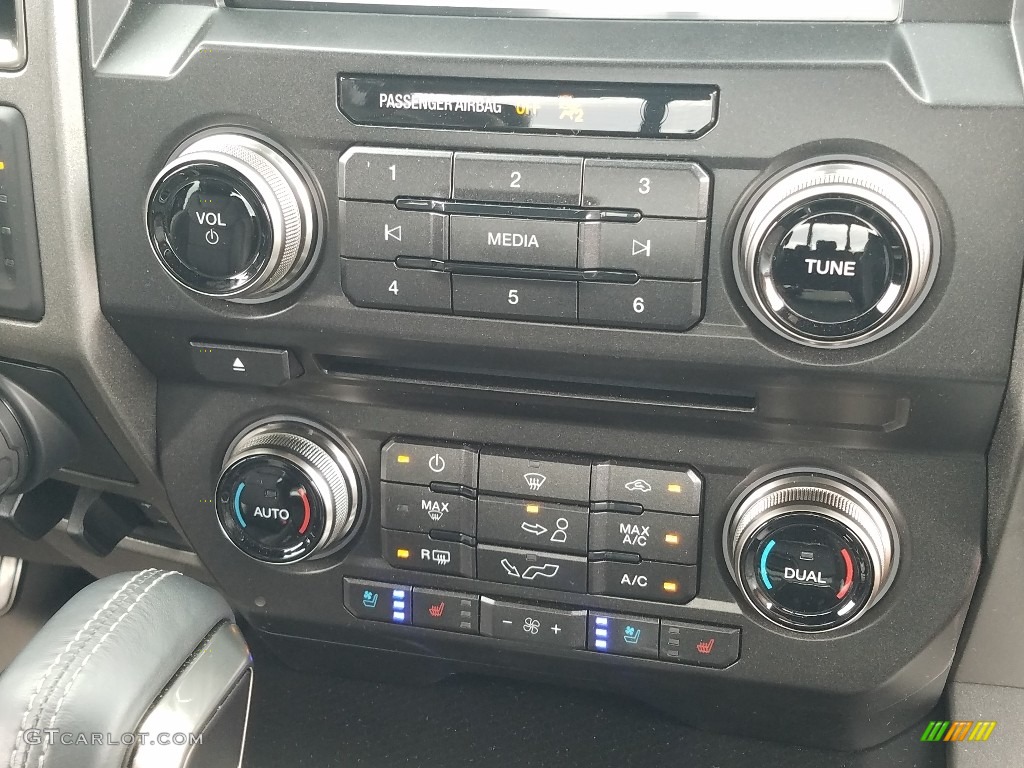 2018 Ford F150 SVT Raptor SuperCab 4x4 Controls Photo #129803458