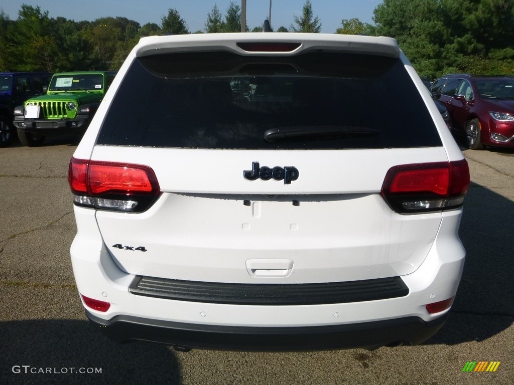 2019 Grand Cherokee Upland 4x4 - Bright White / Black photo #4