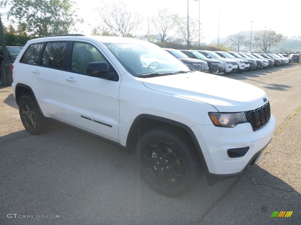 2019 Grand Cherokee Upland 4x4 - Bright White / Black photo #7