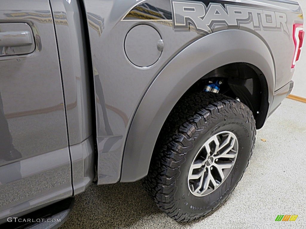 2018 Ford F150 SVT Raptor SuperCrew 4x4 Marks and Logos Photo #129809678