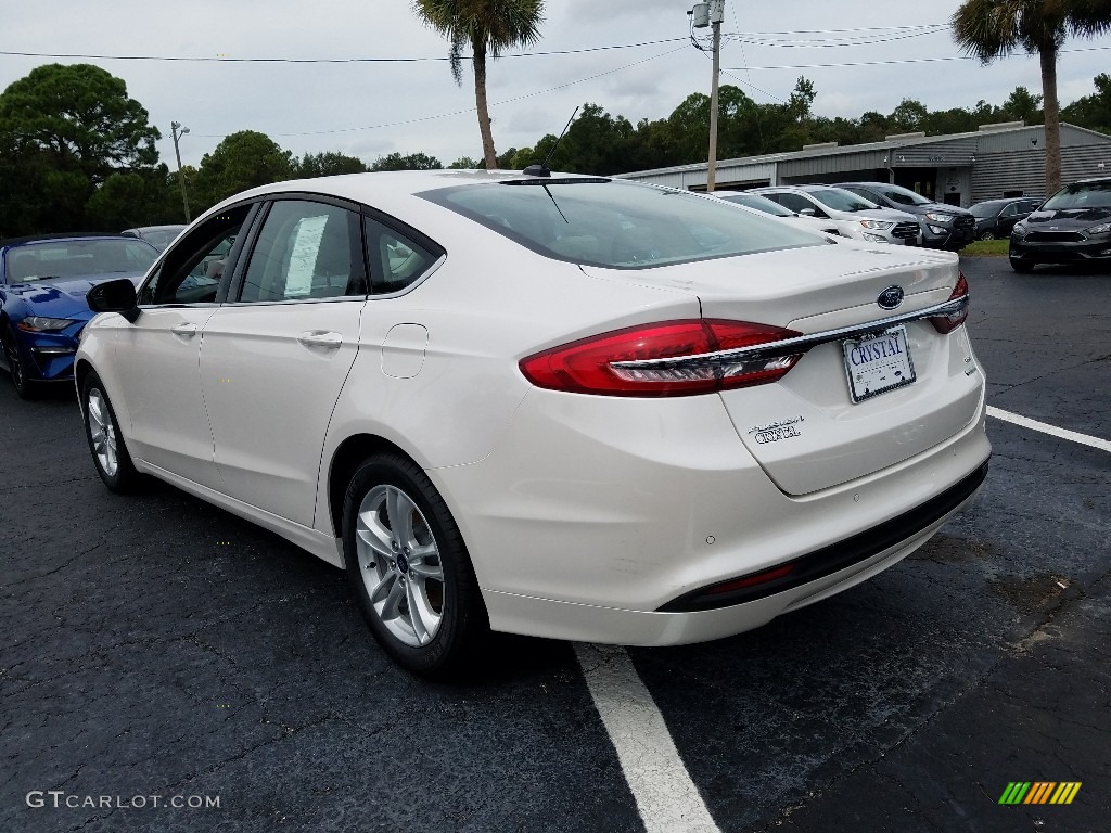 2018 Fusion SE - White Platinum / Medium Light Stone photo #3