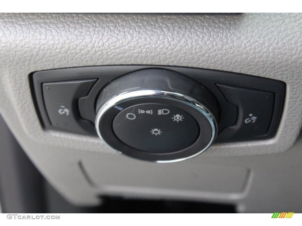 2019 Ford F450 Super Duty XL Crew Cab 4x4 Chassis Controls Photos