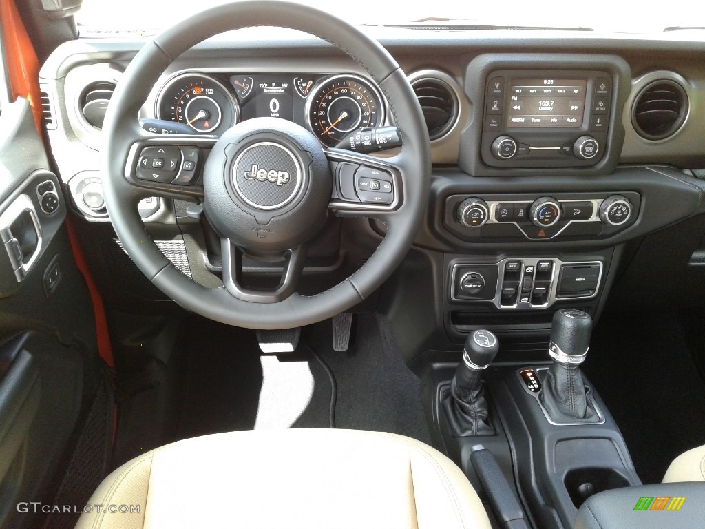 2018 Jeep Wrangler Unlimited Sport 4x4 Dashboard Photos