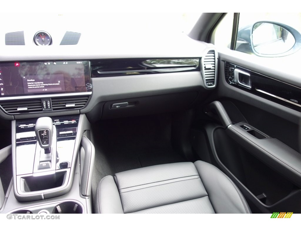 2019 Porsche Cayenne Standard Cayenne Model Black Dashboard Photo #129815360