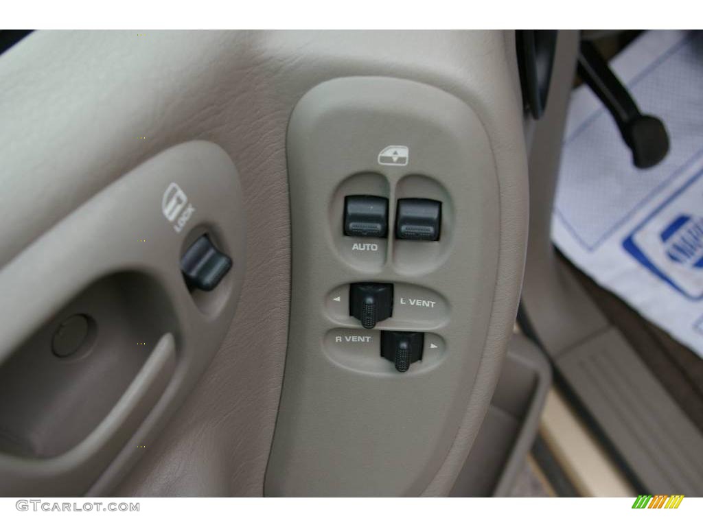 2001 Grand Caravan ES - Champagne Pearl / Taupe photo #8