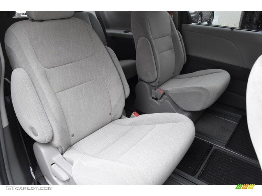 2018 Toyota Sienna LE AWD Rear Seat Photo #129821938