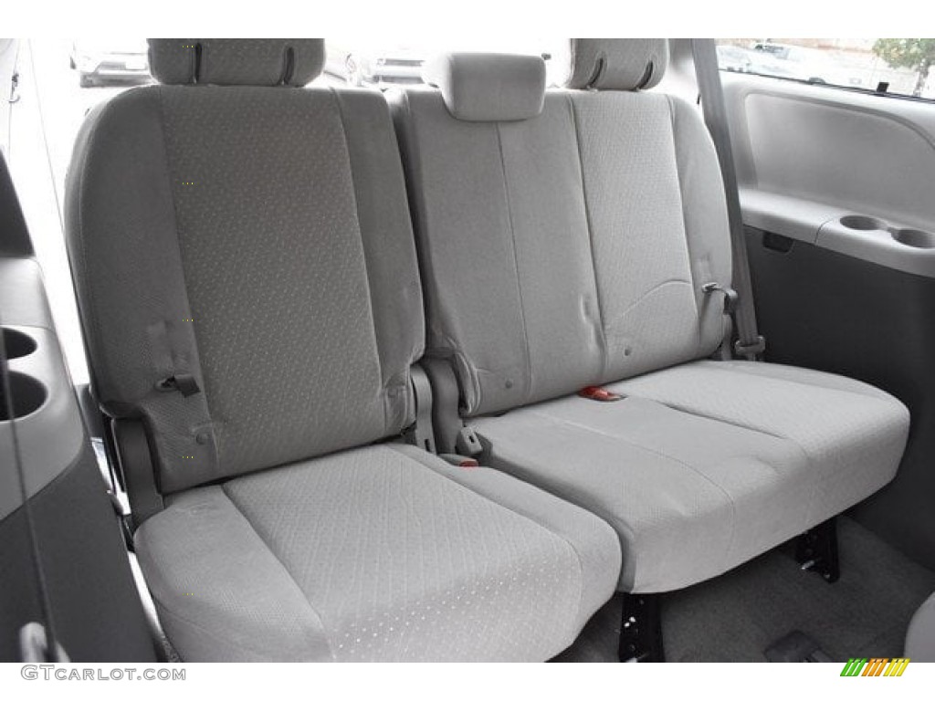 2018 Toyota Sienna LE AWD Rear Seat Photo #129821989