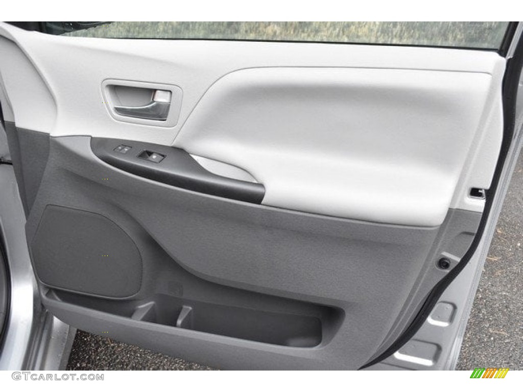 Gray Interior 2018 Toyota Sienna LE AWD Photo #129822088
