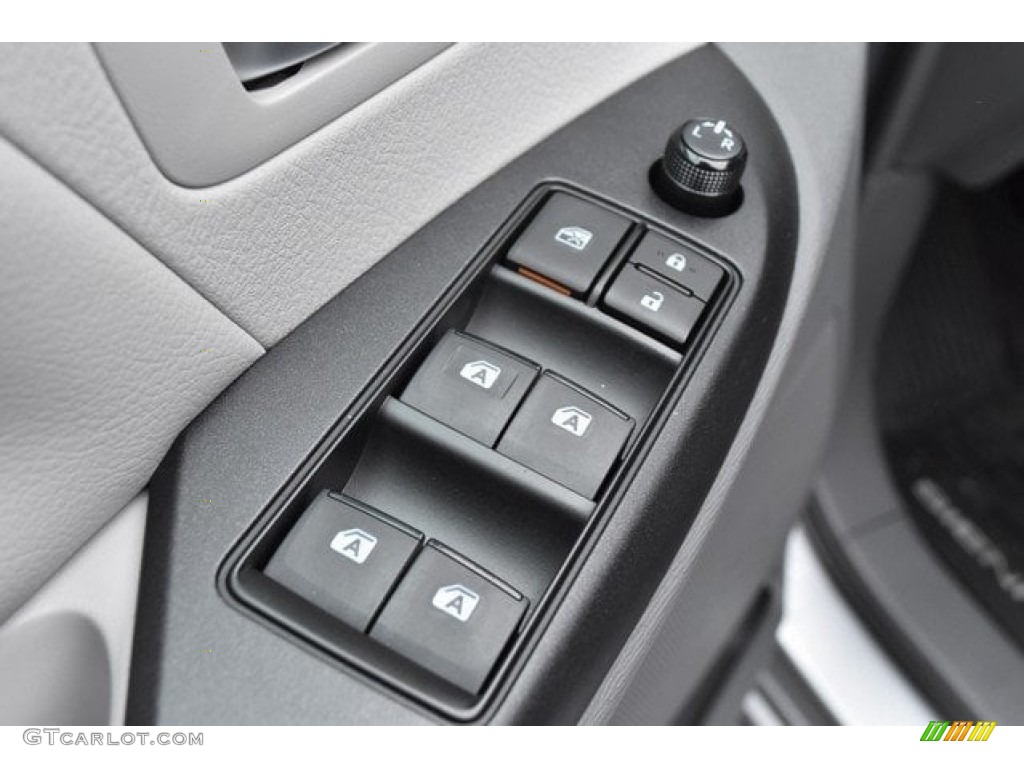 2018 Toyota Sienna LE AWD Controls Photo #129822121