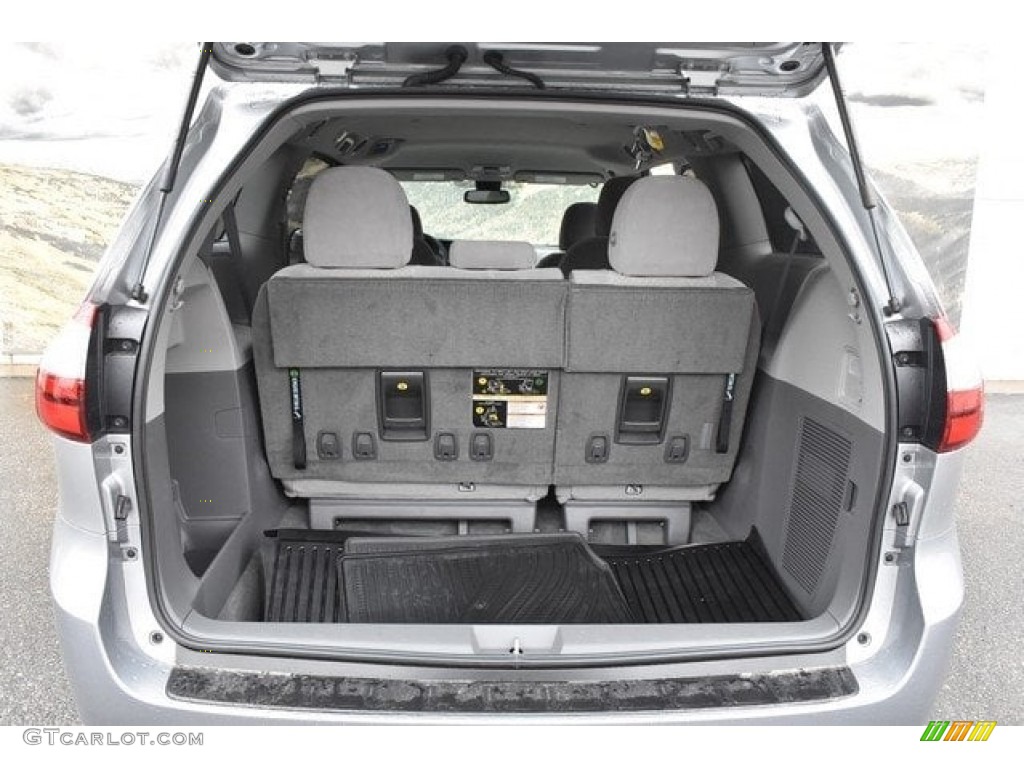 2018 Toyota Sienna LE AWD Trunk Photo #129822259