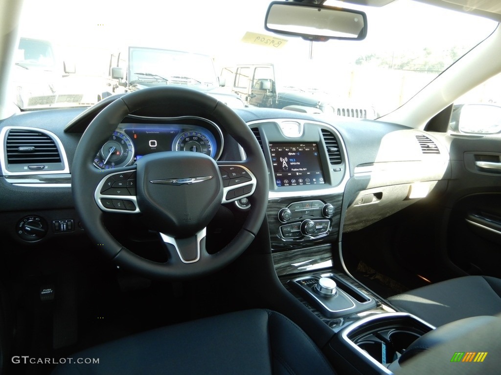 2019 Chrysler 300 Touring AWD Black Dashboard Photo #129829507