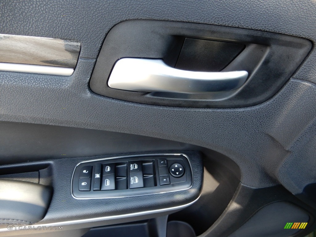 2019 Chrysler 300 Touring AWD Controls Photo #129829522