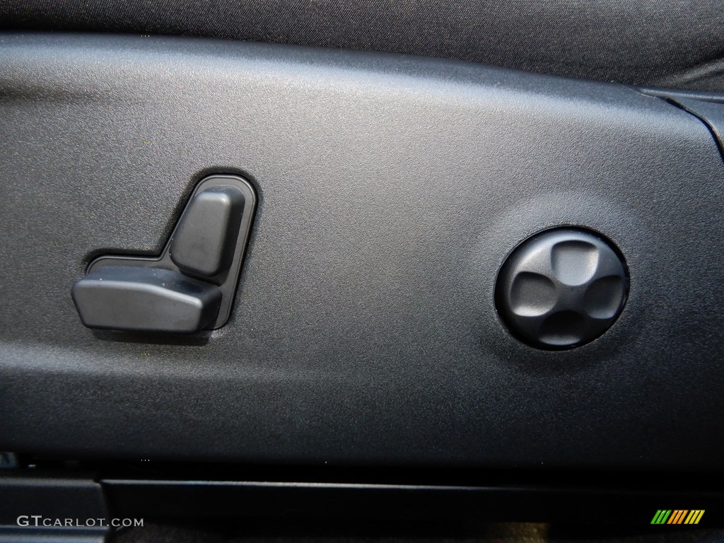 2019 Chrysler 300 Touring AWD Controls Photo #129829561