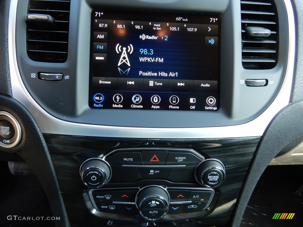 2019 Chrysler 300 Touring AWD Controls Photos