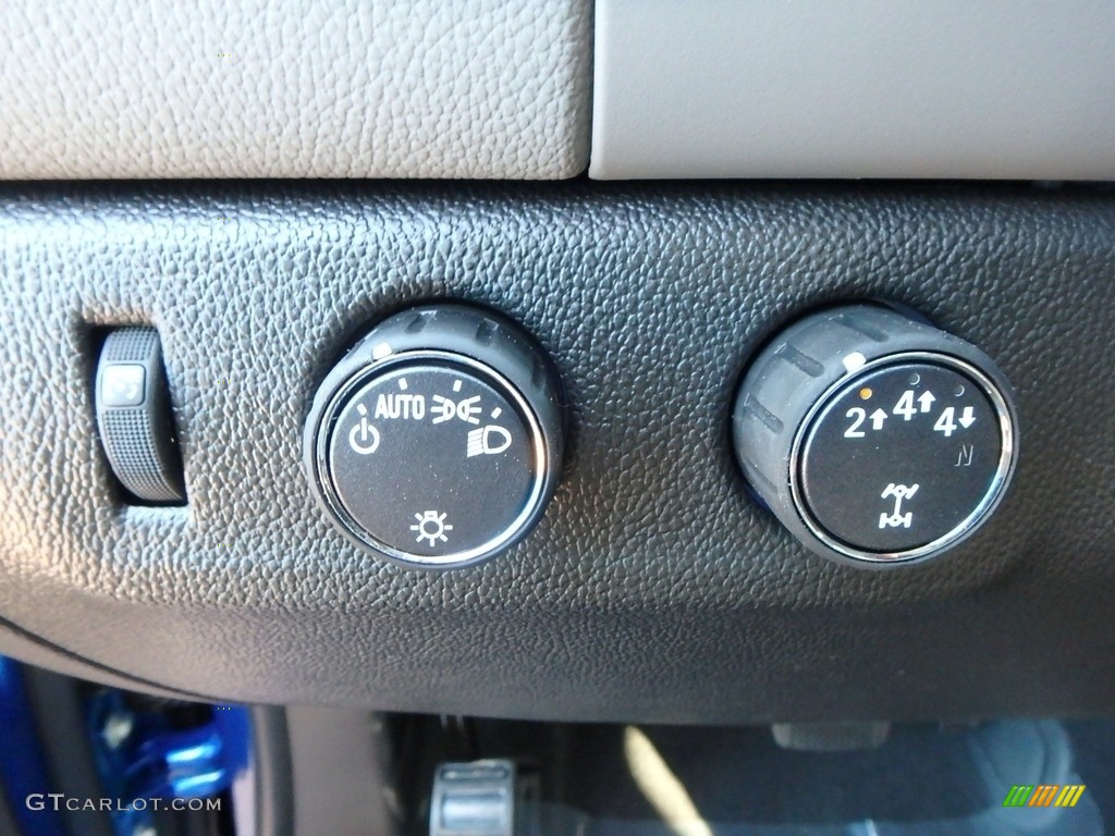 2019 Chevrolet Colorado WT Extended Cab 4x4 Controls Photo #129829818
