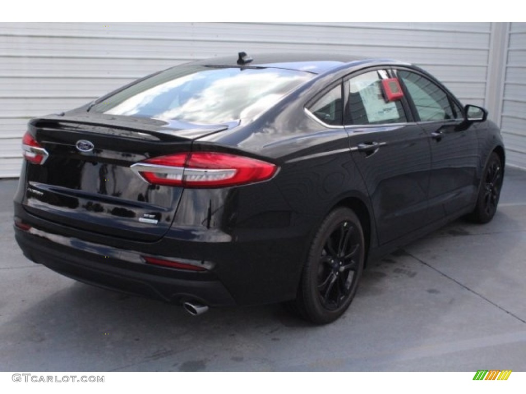 2019 Fusion SE - Agate Black / Light Putty photo #9