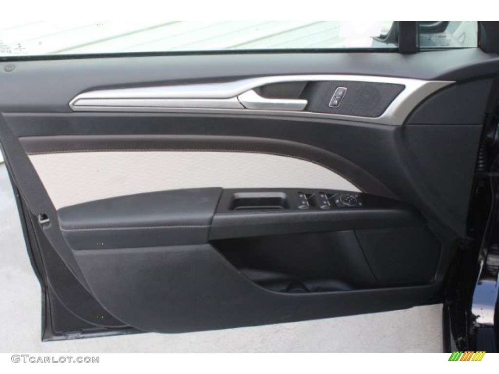 2019 Ford Fusion SE Light Putty Door Panel Photo #129835570