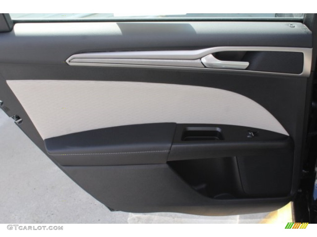 2019 Ford Fusion SE Light Putty Door Panel Photo #129835768