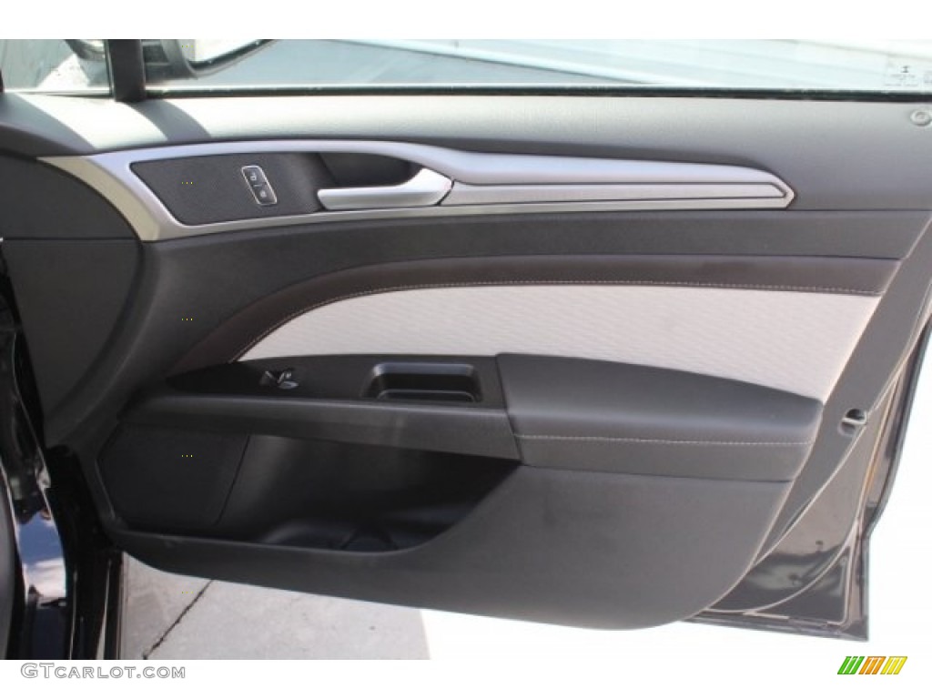 2019 Ford Fusion SE Light Putty Door Panel Photo #129835894
