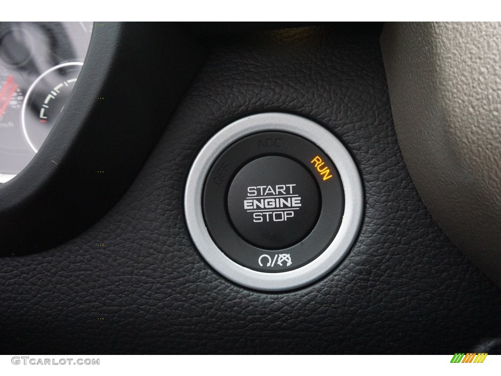 2019 1500 Laramie Crew Cab - Diamond Black Crystal Pearl / Black photo #6