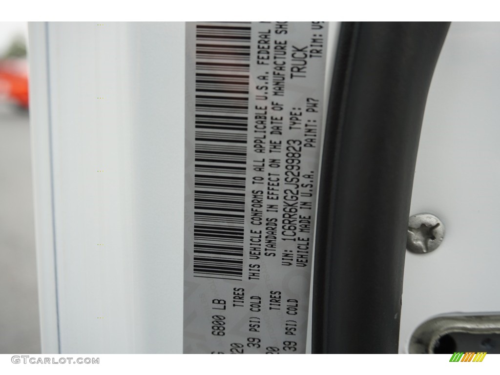 2018 1500 Express Crew Cab - Bright White / Black/Diesel Gray photo #13