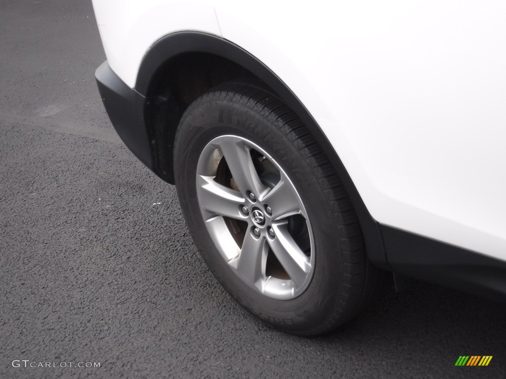 2015 RAV4 XLE AWD - Super White / Latte photo #3