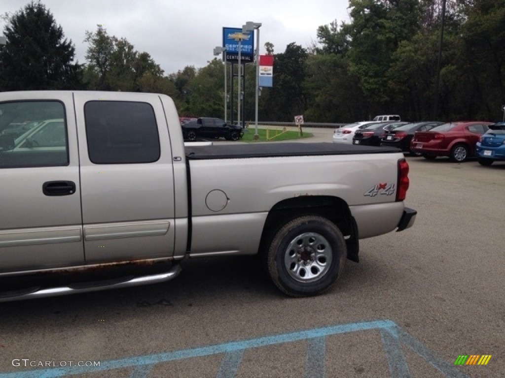 2005 Silverado 1500 LS Extended Cab 4x4 - Silver Birch Metallic / Dark Charcoal photo #4