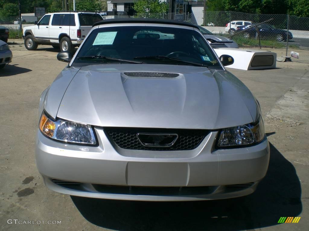 2000 Mustang V6 Convertible - Silver Metallic / Dark Charcoal photo #1