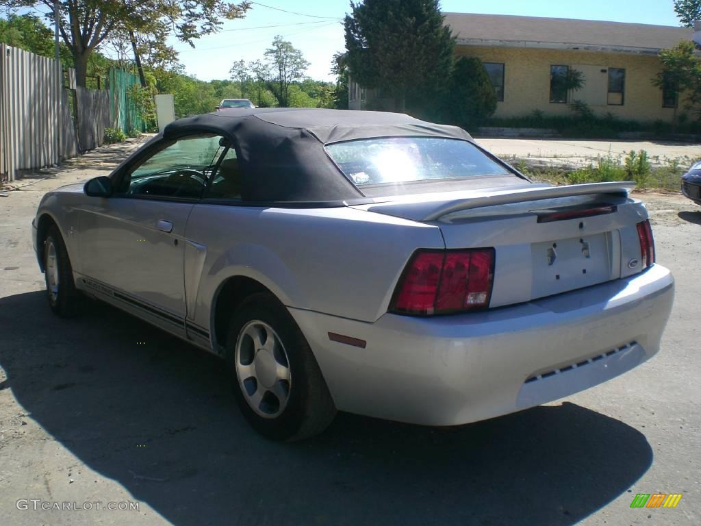 2000 Mustang V6 Convertible - Silver Metallic / Dark Charcoal photo #5
