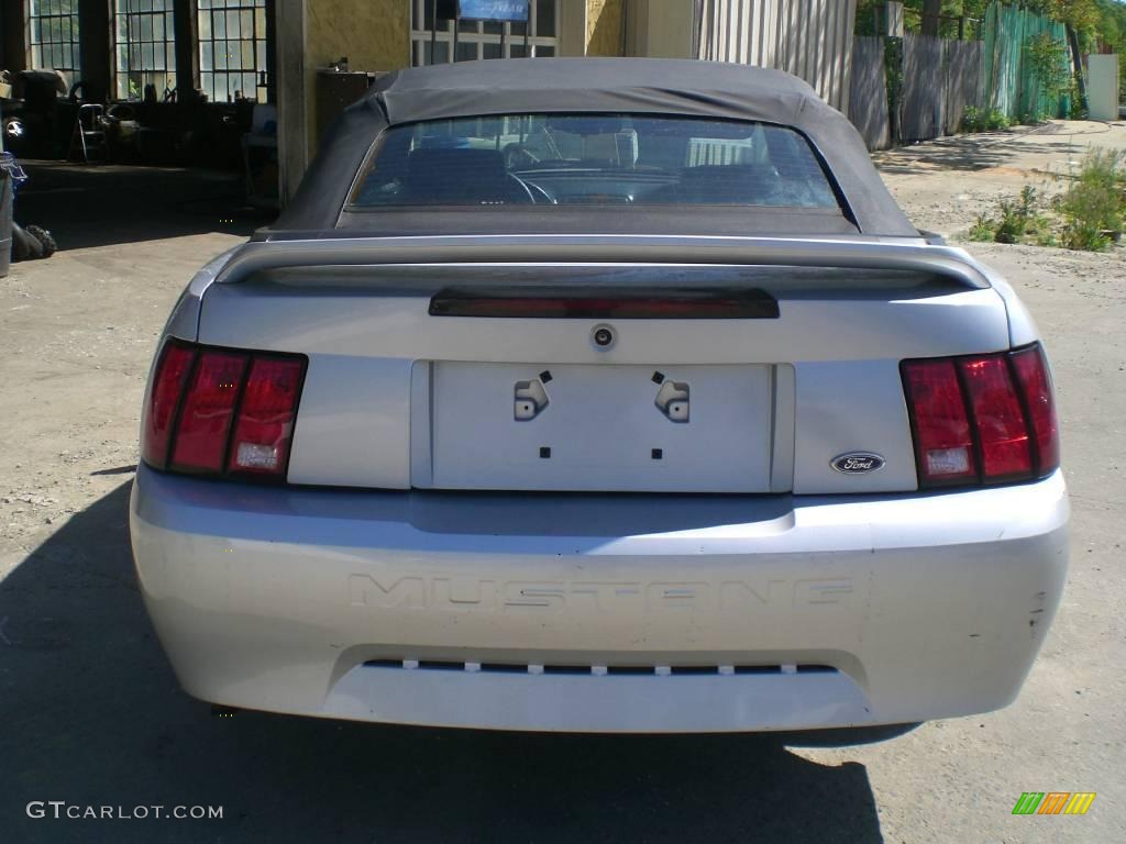 2000 Mustang V6 Convertible - Silver Metallic / Dark Charcoal photo #6